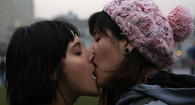 How To Kiss Lesbian 70