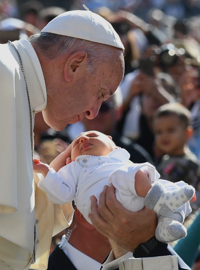 Pope Francis kisses a baby upon his arrival for his weekly general audience at St. Peter's square in the Vatican, on September 27, 2017. / AFP PHOTO / VINCENZO PINTO (Photo credit should read VINCENZO PINTO/AFP/Getty Images)