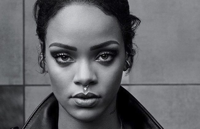 Rihanna septum piercing
