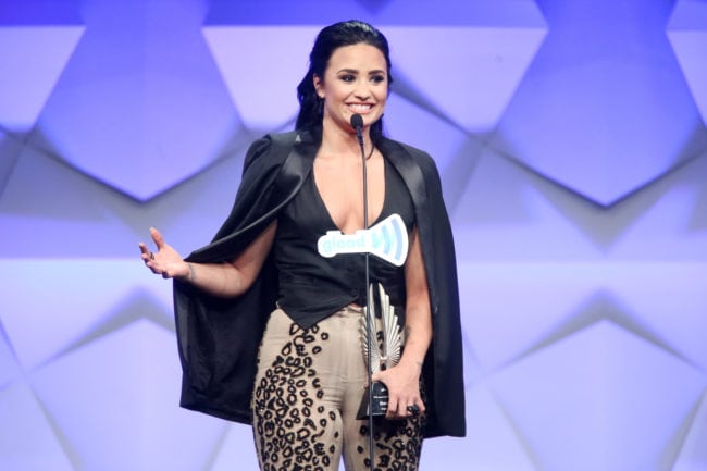 BEVERLY HILLS, CALIFORNIA - APRIL 02: Singer Demi Lovato accepts the Vanguard Award onstage during the 27th Annual GLAAD Media Awards at the Beverly Hilton Hotel on April 2, 2016 in Beverly Hills, California. (Photo by Frederick M. Brown/Getty Images)