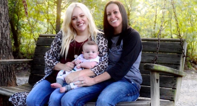 Ashleigh (left) and Bliss (right) Coluter with baby Stetson (Ashleigh Coulter/facebook)