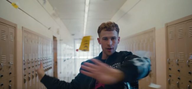 Tommy Dorfman from 13 Reasons Why dances in the jacket