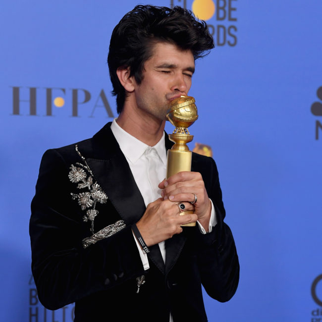 Ben Whishaw kissing his award at the Golden Globes 