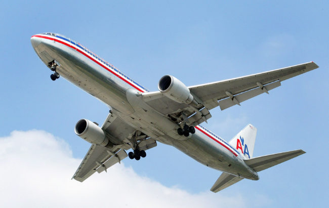 An American Airlines jet is seen in the air preparing to land September 3, 2004 at Chicago's O'Hare International Airport in Rosemont, Illinois. 