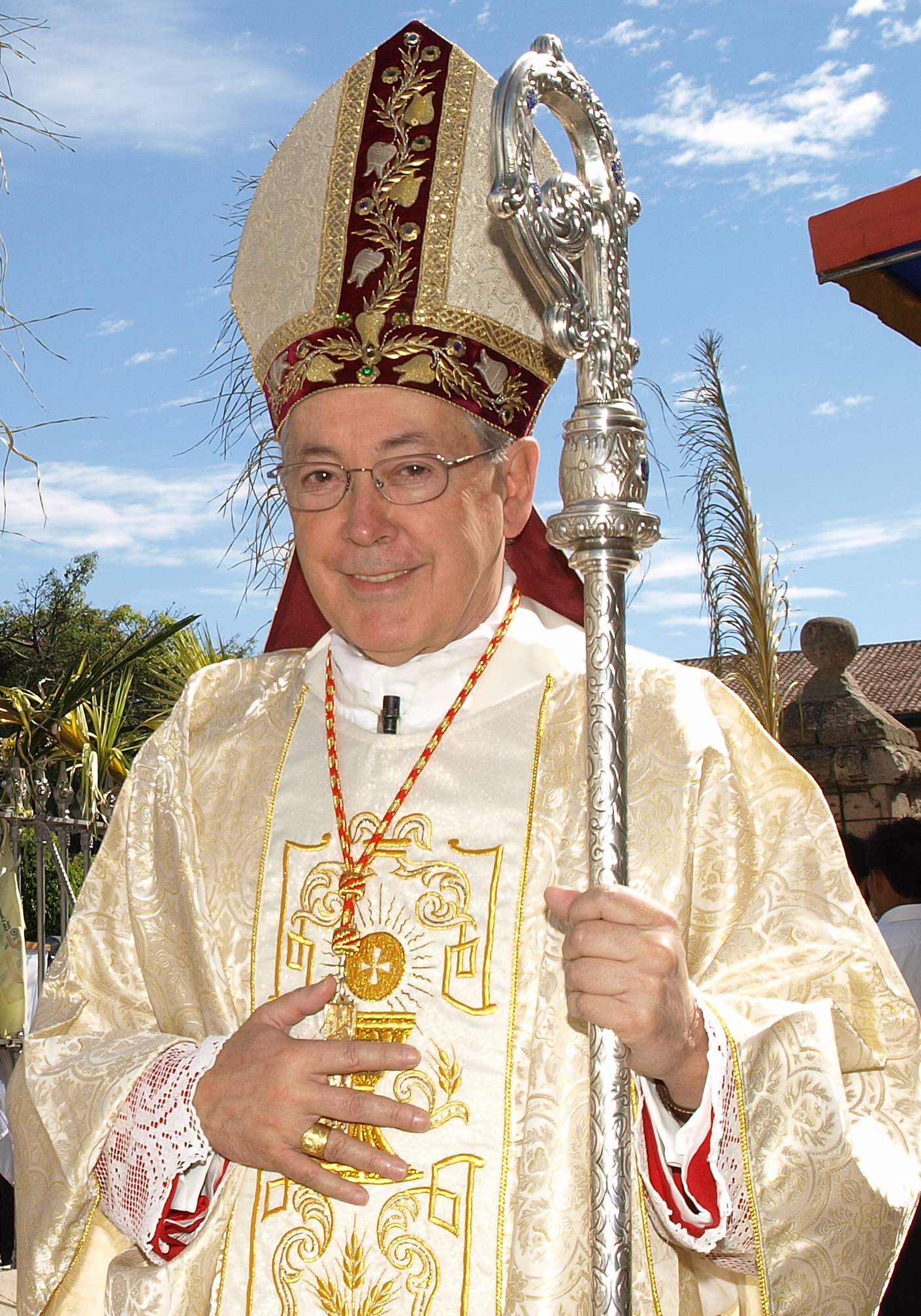  Juan Luis Cipriani, Peru's Catholic Cardinal, in traditional clothing.