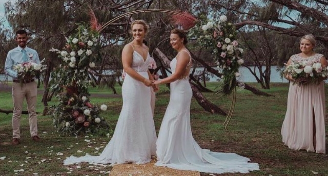Cricketers Hayley Jensen and Nicola Hancock get married. (Credit: Twitter/ Melbourne Stars)