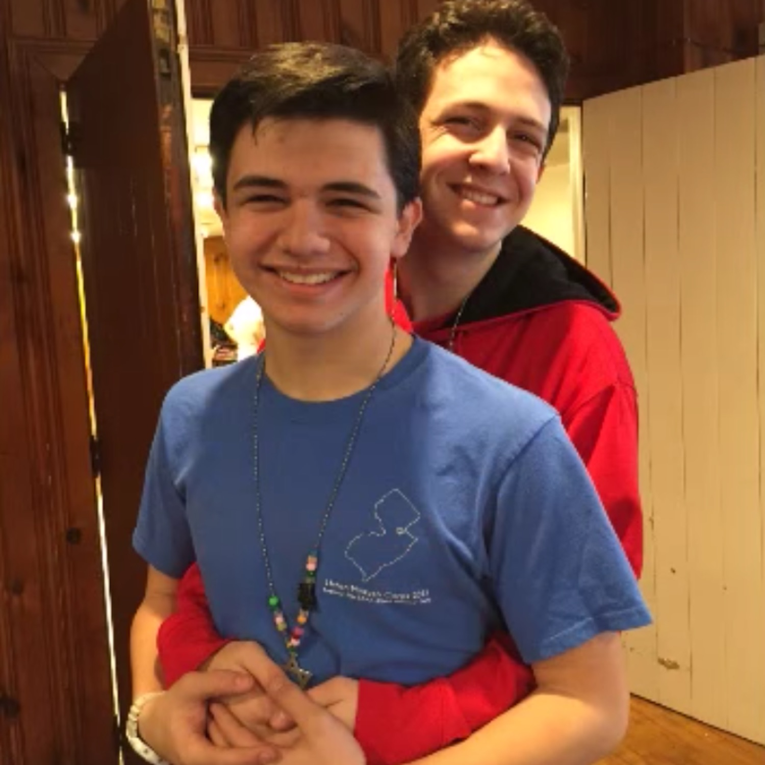 Check out the beautiful moment this gay student comes out, asks his classmate to prom ...